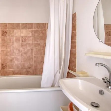 Apartment Charming In With Swimming Pool *
